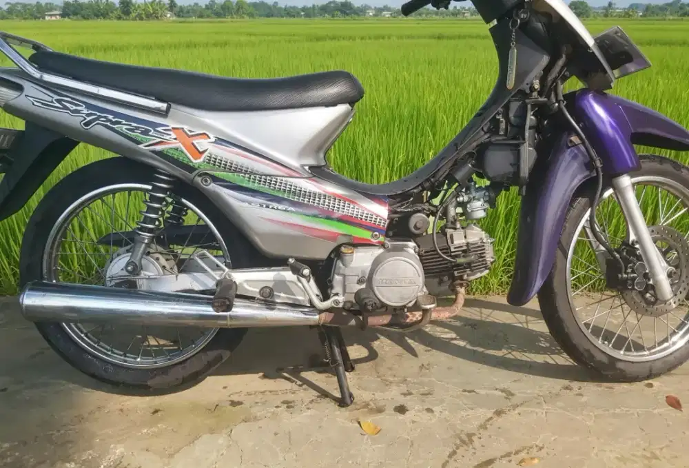 Honda supra x lama tahun 2002 komplit stnk dan bpkb plat z Ciamis