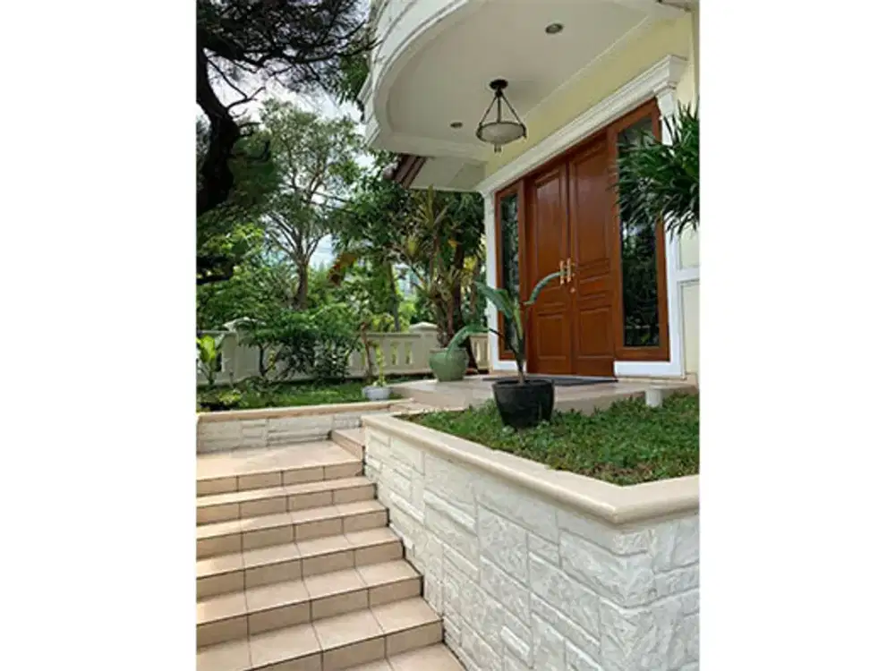 Rumah Hoek Gading Nirwana, Kelapa Gading Luas 332m2