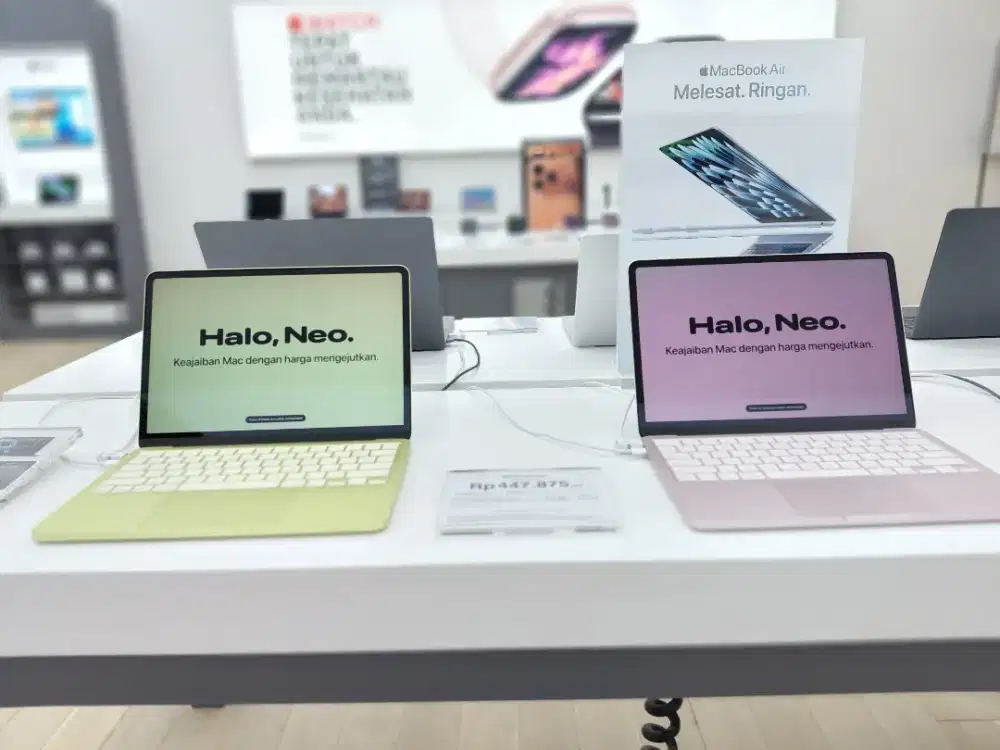 NEW APPLE MacBook NEO