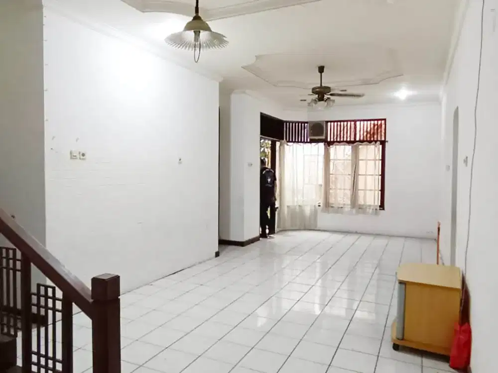 Rumah Graha Sunter Pratama, Jl Selat Bali, Sunter Luas 10x20m2