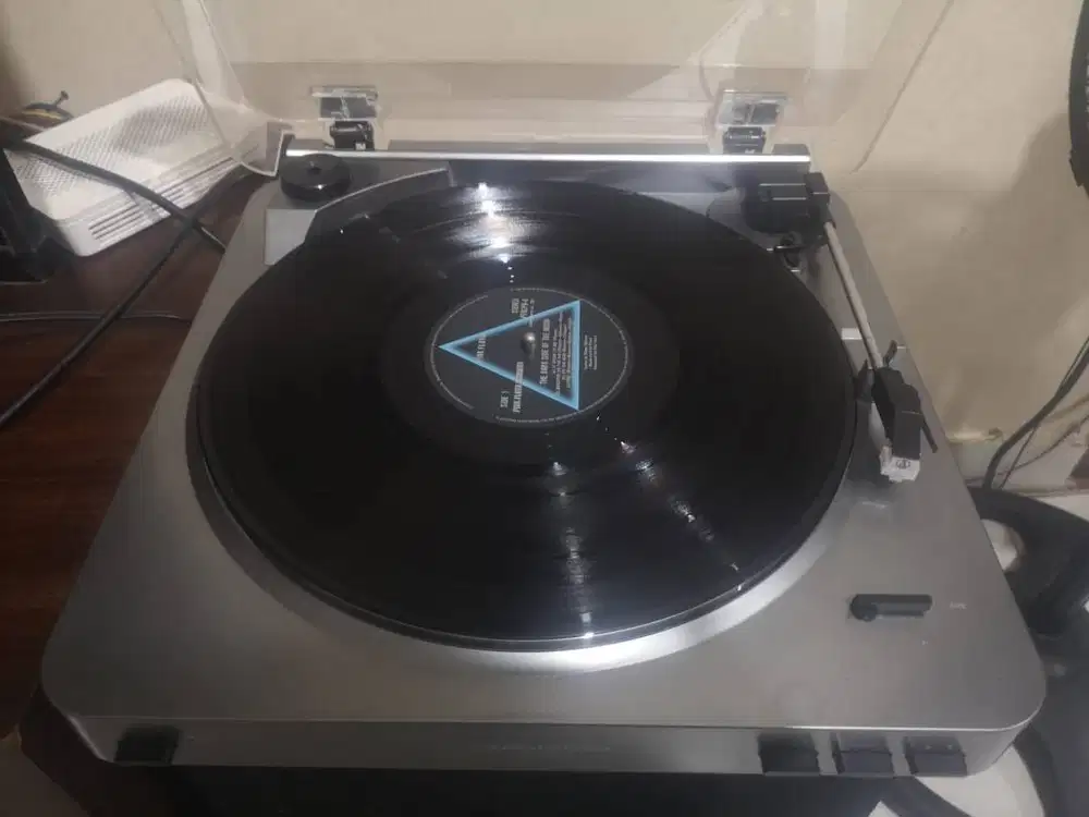 Turntable dan Piringan hitam