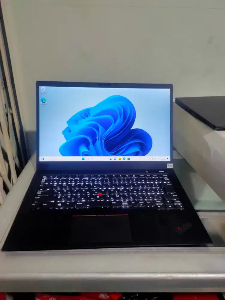 Thinkpad X1 Carbon cocok design editing