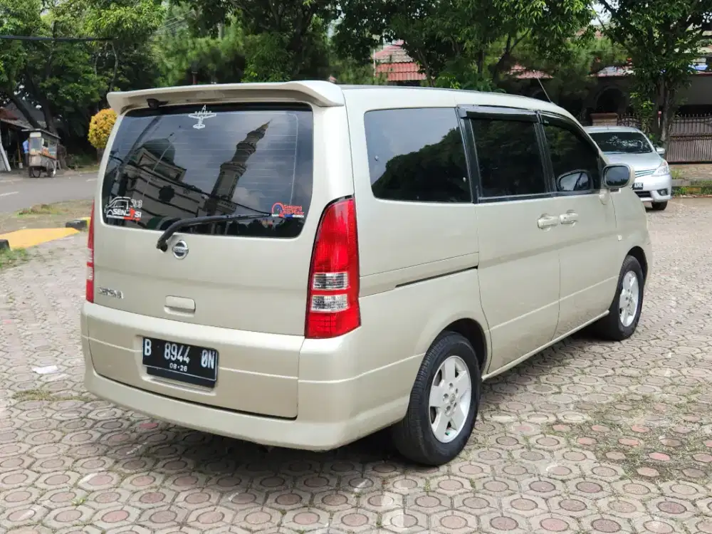 Nissan serena hws 2004