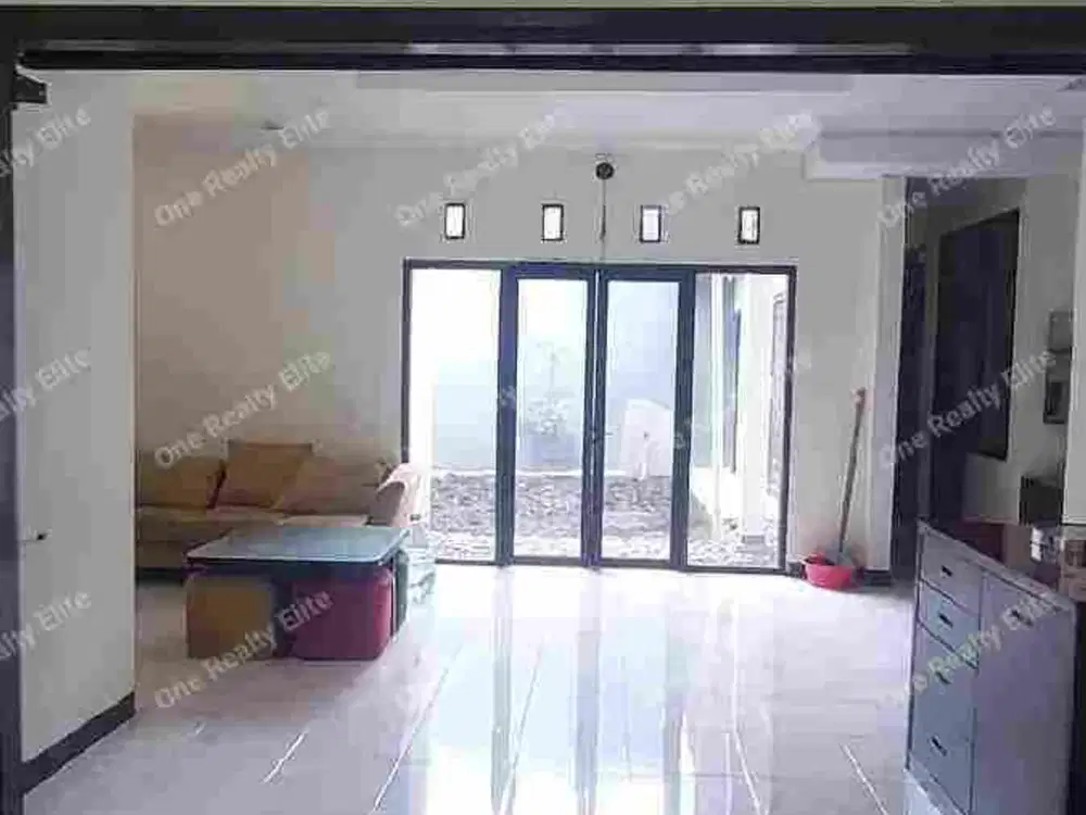Rumah 2 Lantai Di Kota Baru Parahyangan