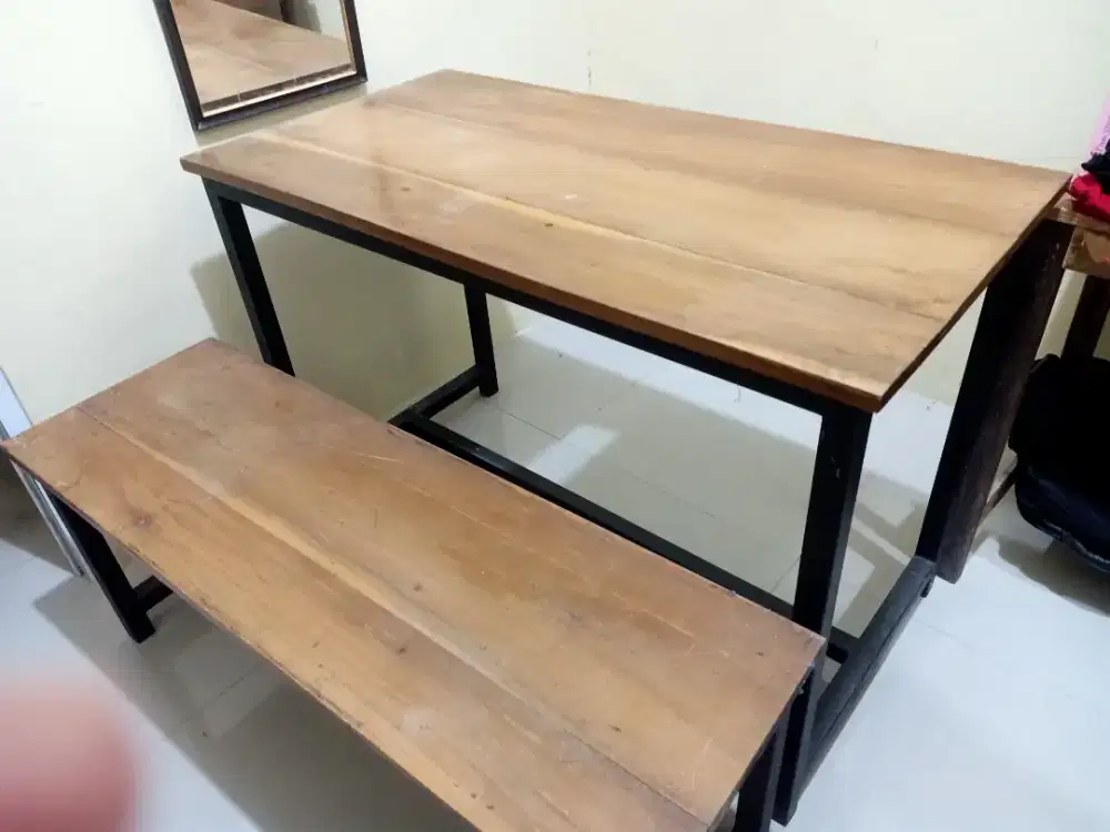 Di jual meja dan kursi bekas cafe