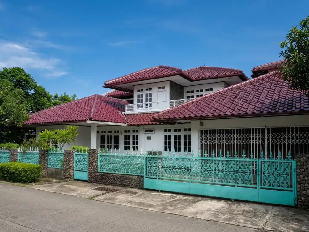 Rumah luas  dengan view danau dan potensi bisnis di Pamulang, Tangerang Selatan