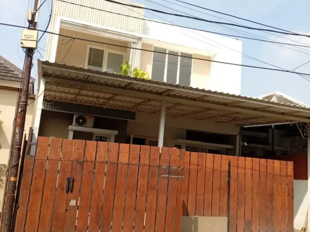 Jual Rumah Bagus 2 Lt Serpong Park tangerang Selatan dekat BSD Plaza