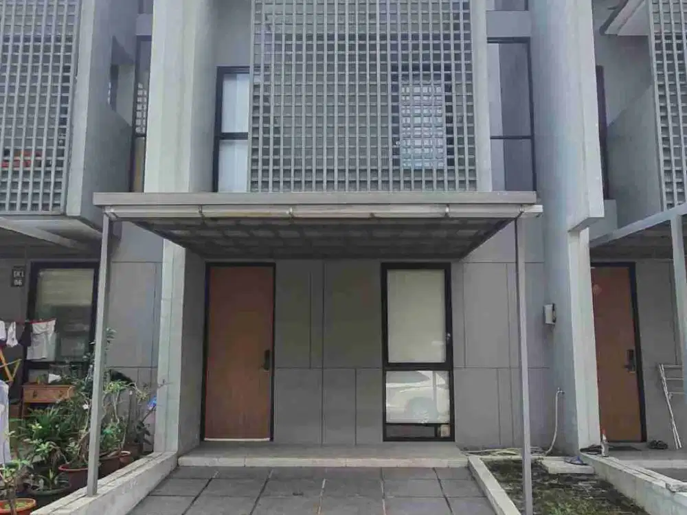 Dijual Murah Rumah Cantik 2 Lantai Beserta Isinya di Grand Wisata Bekasi