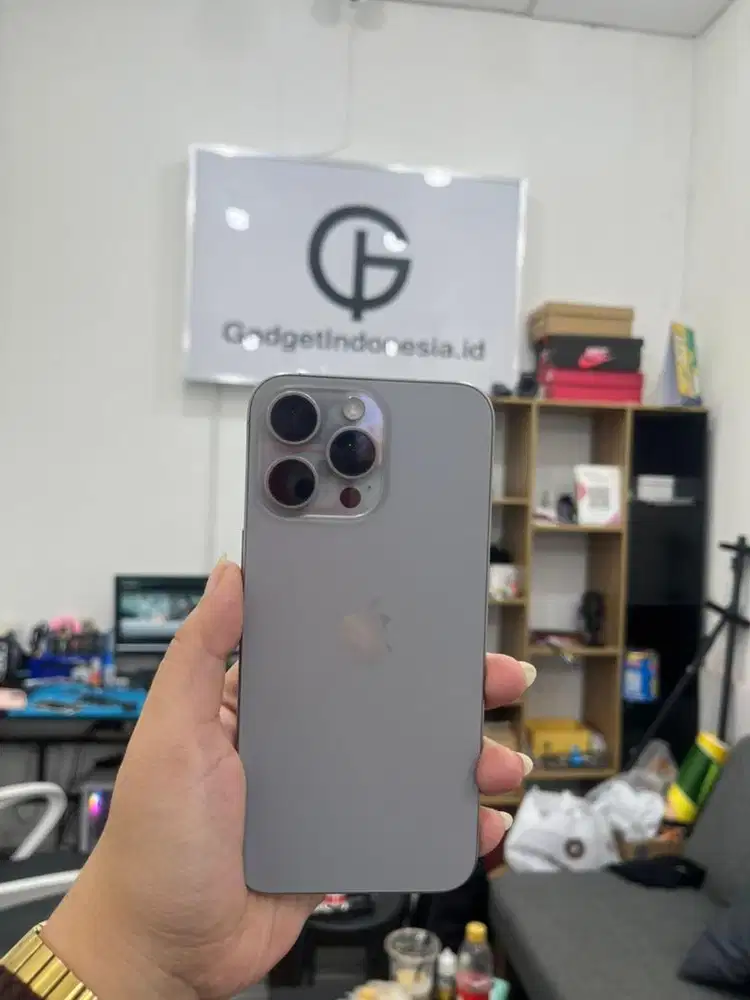 15 pm 256 GB Natural titanium