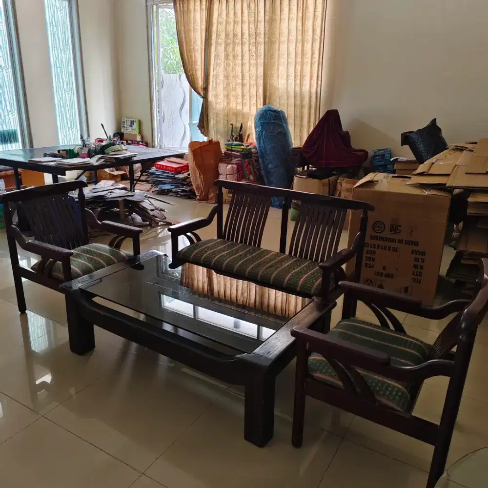 Bangku dan Meja Ruangan Tamu