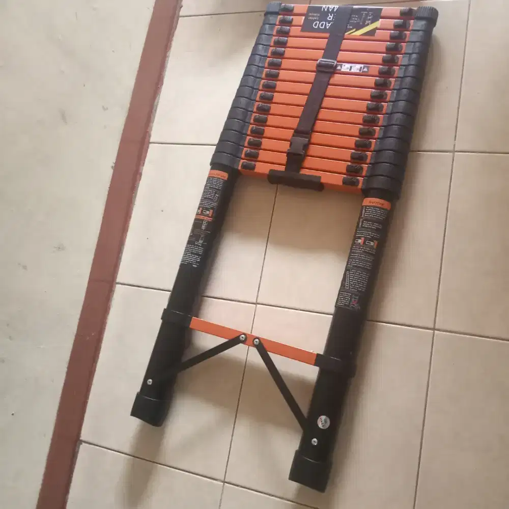 Tangga teloskopik Lurus