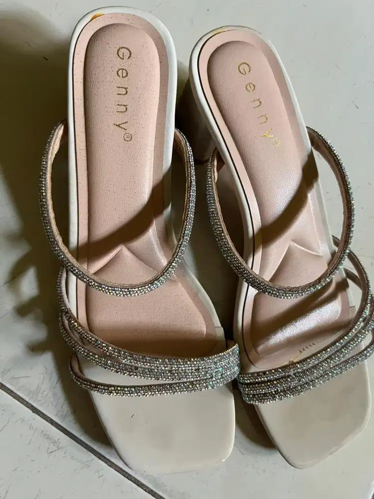 Sepatu genny tali blink