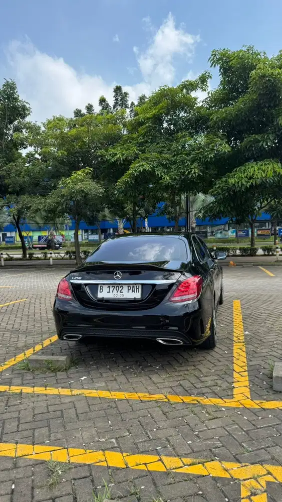 Mercedes-Benz C250 2016 Bensin