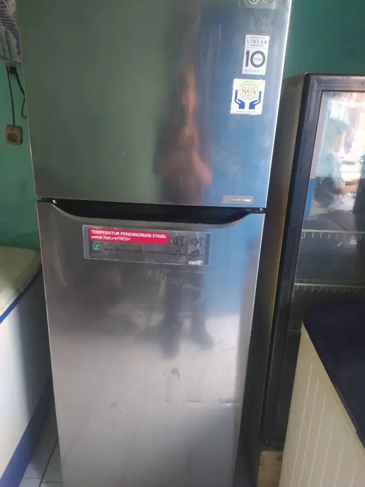 Jual. Kulkas 2 pintu  merek LG. Inverter