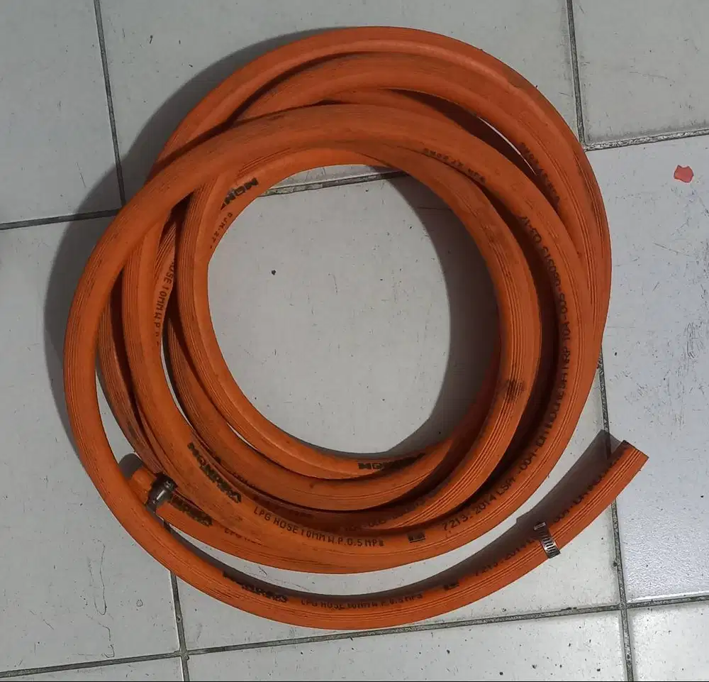 Selang Gas LPG HOSE 10mm 0,5 MPA,3 lapis oranye,hijau,hitam.Panjang 7M