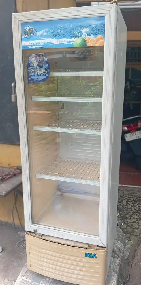 Showcase merk RSA 4 rak