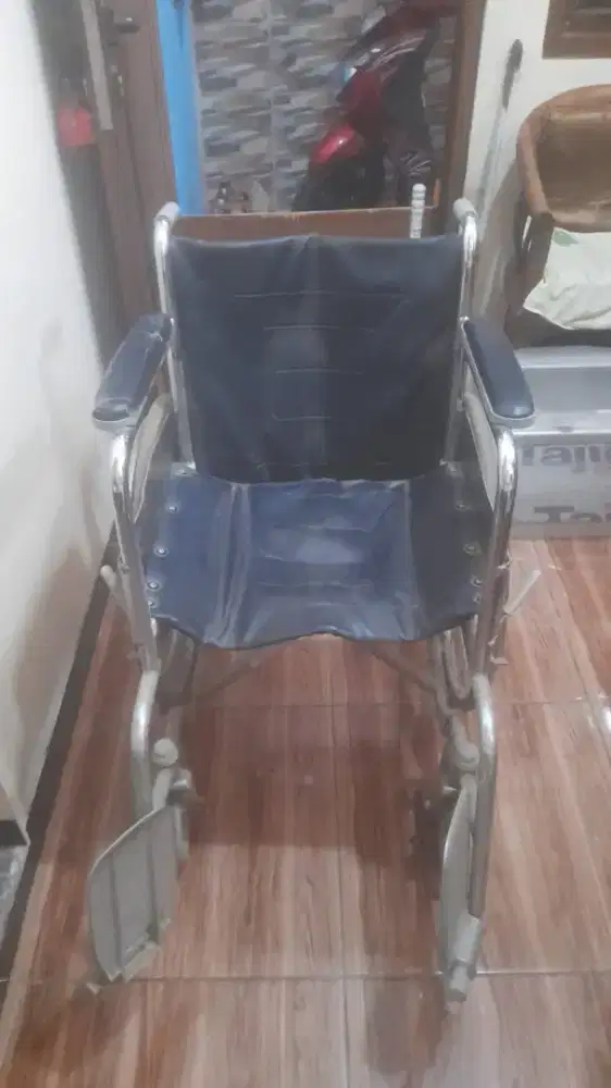 Kursi roda bekas