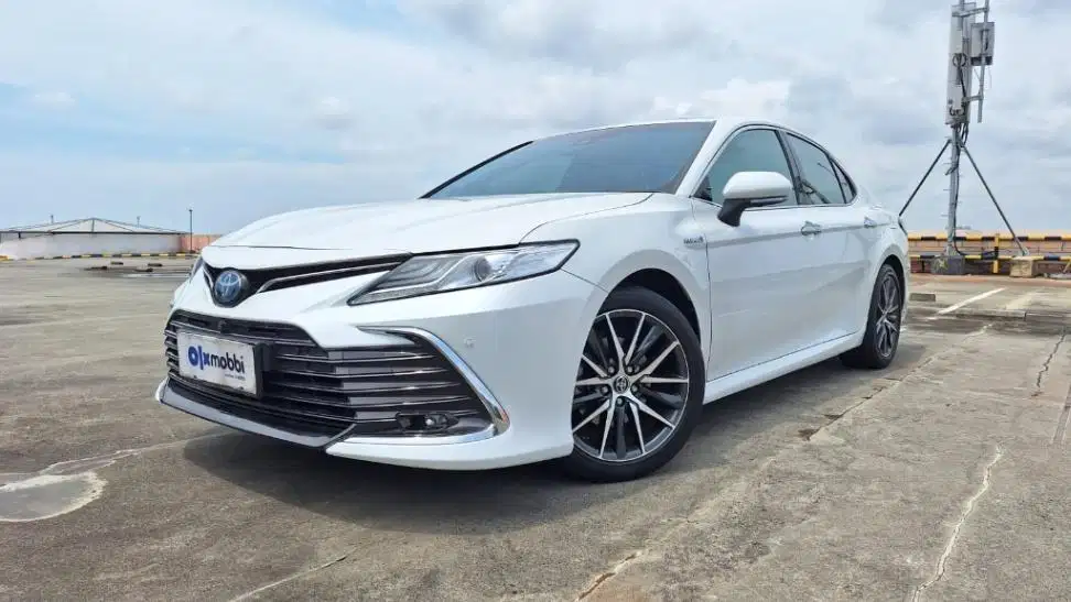 Pajak Panjang - Toyota Camry 2.5 Hybrid-AT 2021