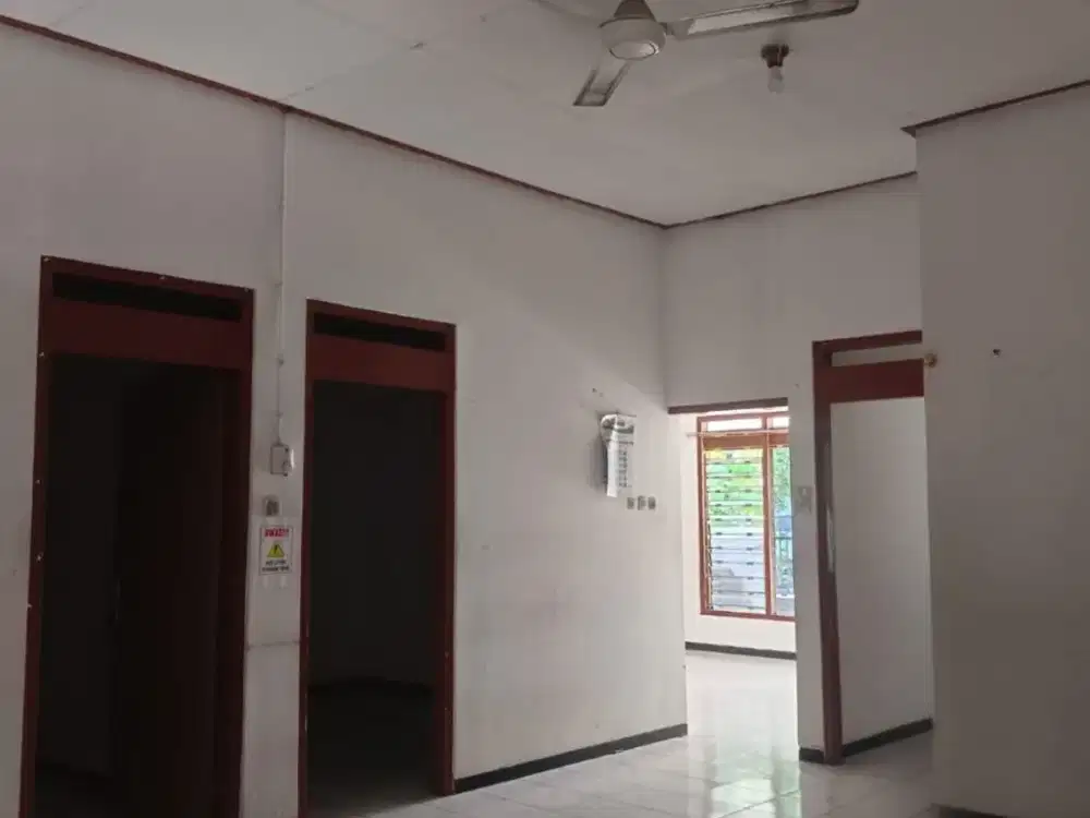 Disewakan Rumah Cocok Untuk Kantor/Tempat Tinggal