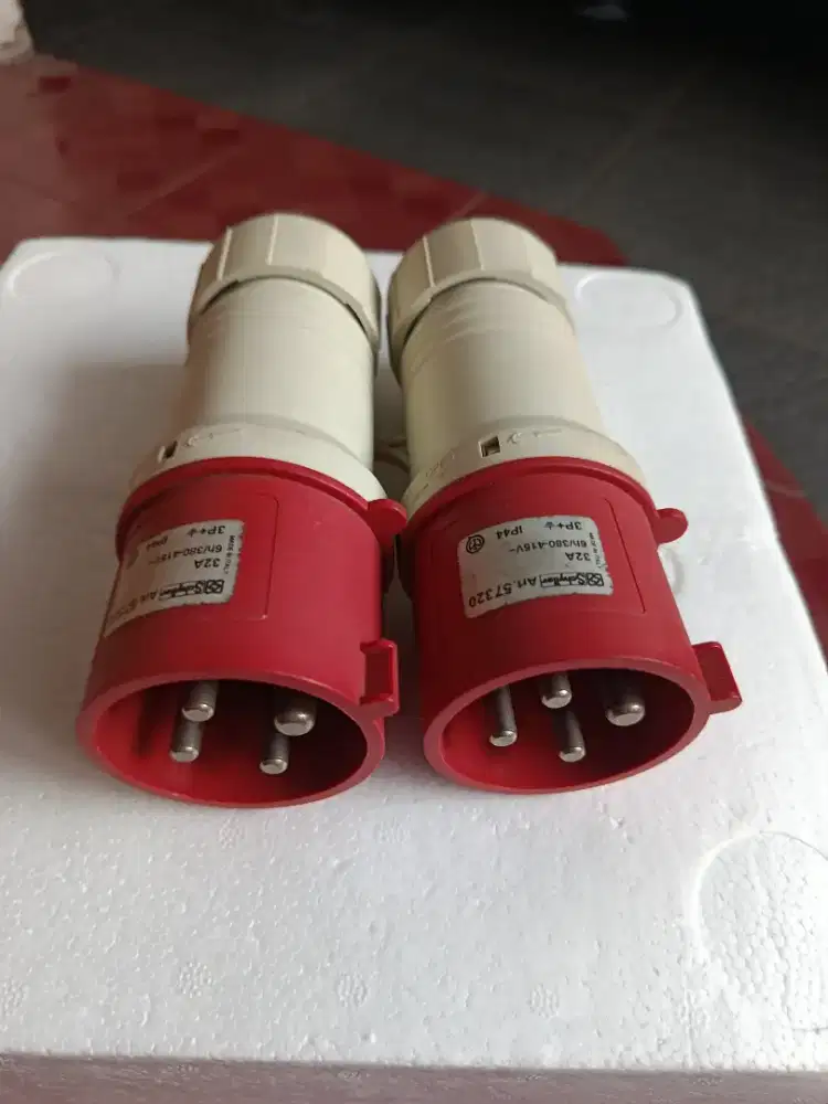Steker industri lurus 4p 32A