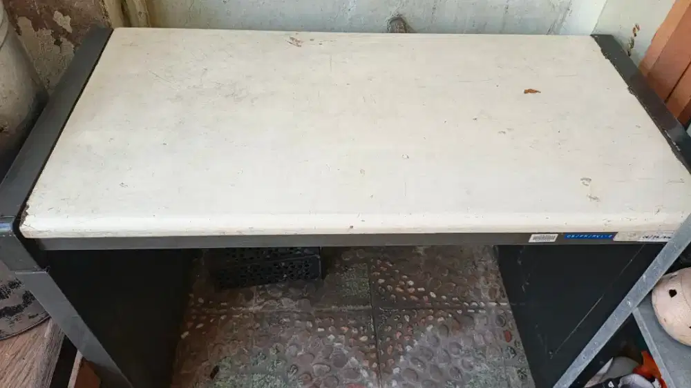 Meja kantor dll