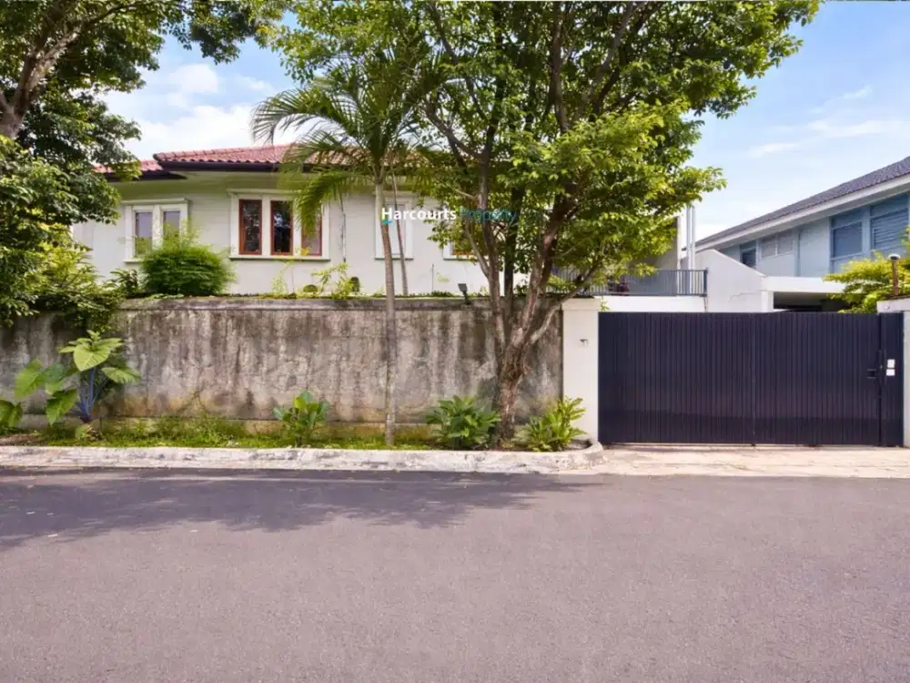 Dijual Rumah Modern Tropis Lingkungan Sangat Nyaman dan Tenang Row Jalan Lebar Lokasi Strategis Di Kuningan