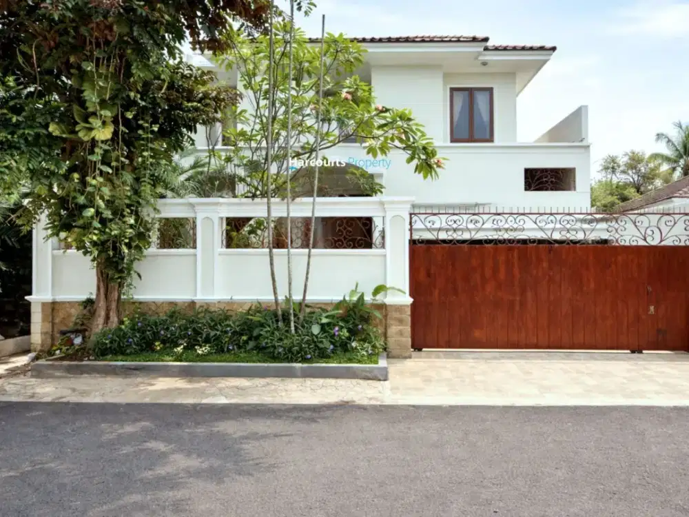 Disewakan Rumah Hunian Mediteranean Lokasi Strategis di Kemang
