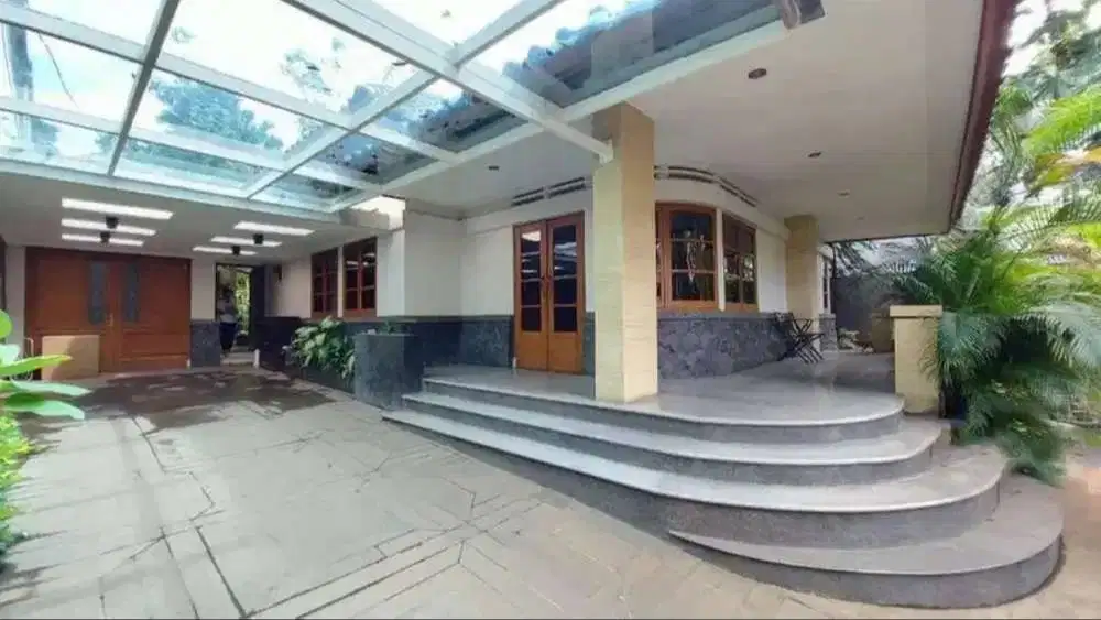 Dijual Rumah BELANDA lokasi dekat Rumah Sakit Borromeus DAGO Bandung