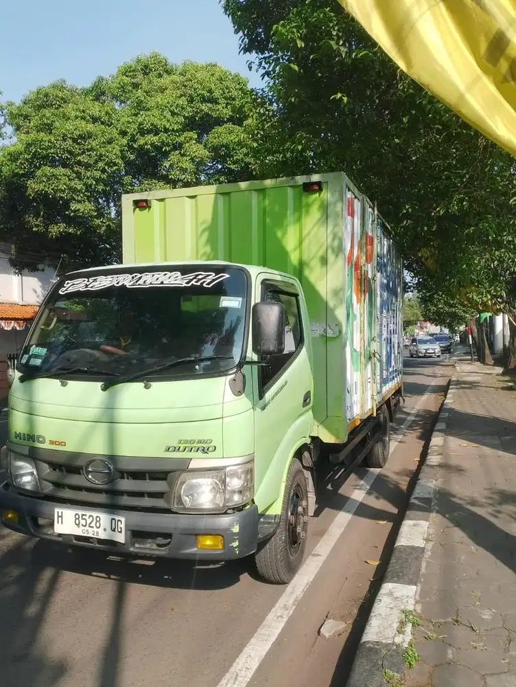 HINO DUTRO 130 MDL Th. 2017 Box Plat Putih Hitam