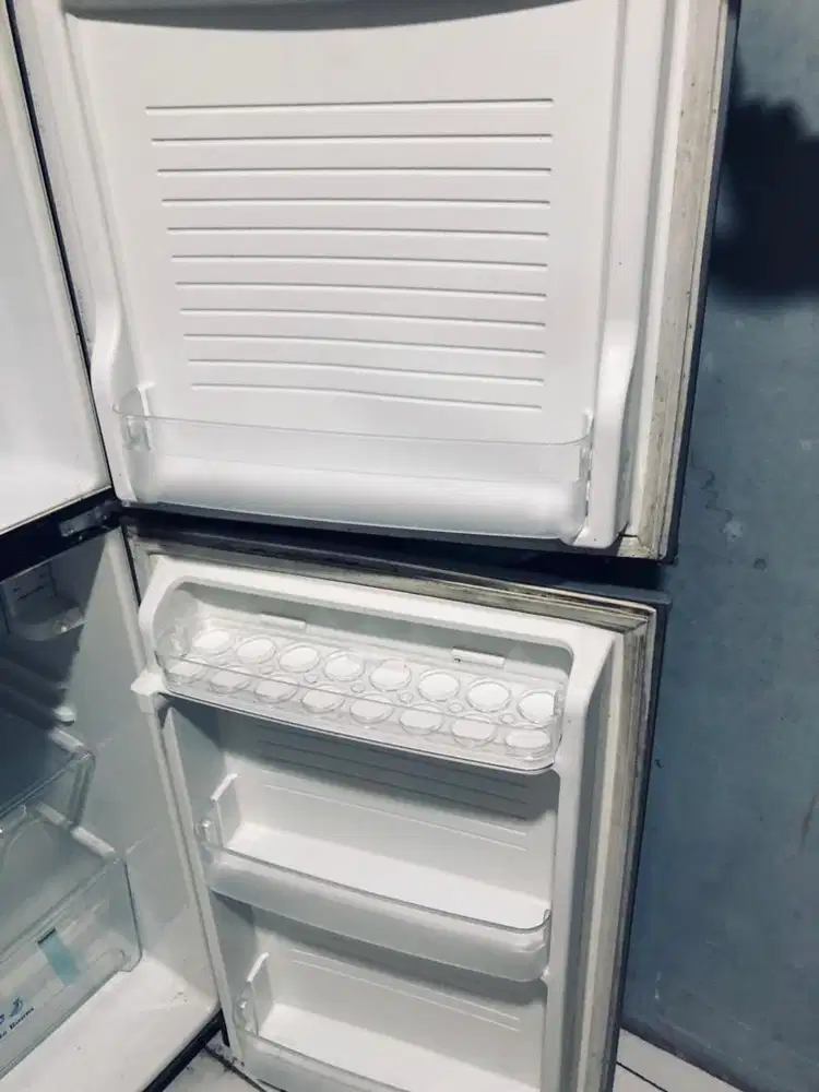 Kulkas aqua 2 pintu