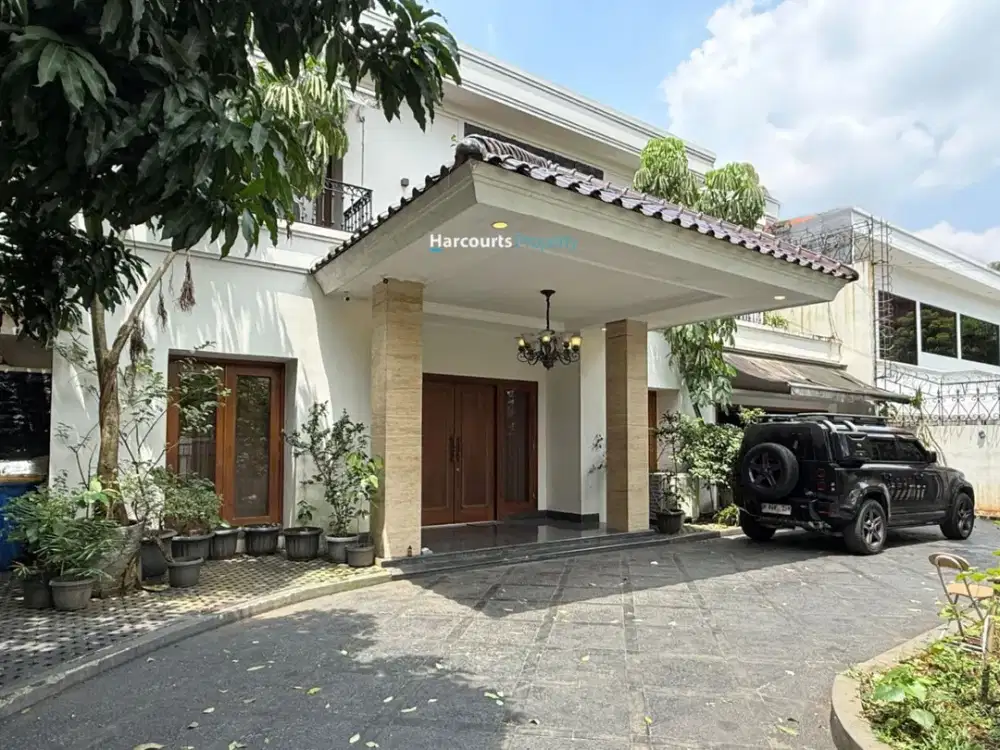 Pondok Indah Area, Dijual Rumah Klasik Bagus dan Terawat Halaman Luas Hanya Selangkah Ke Bukit Golf