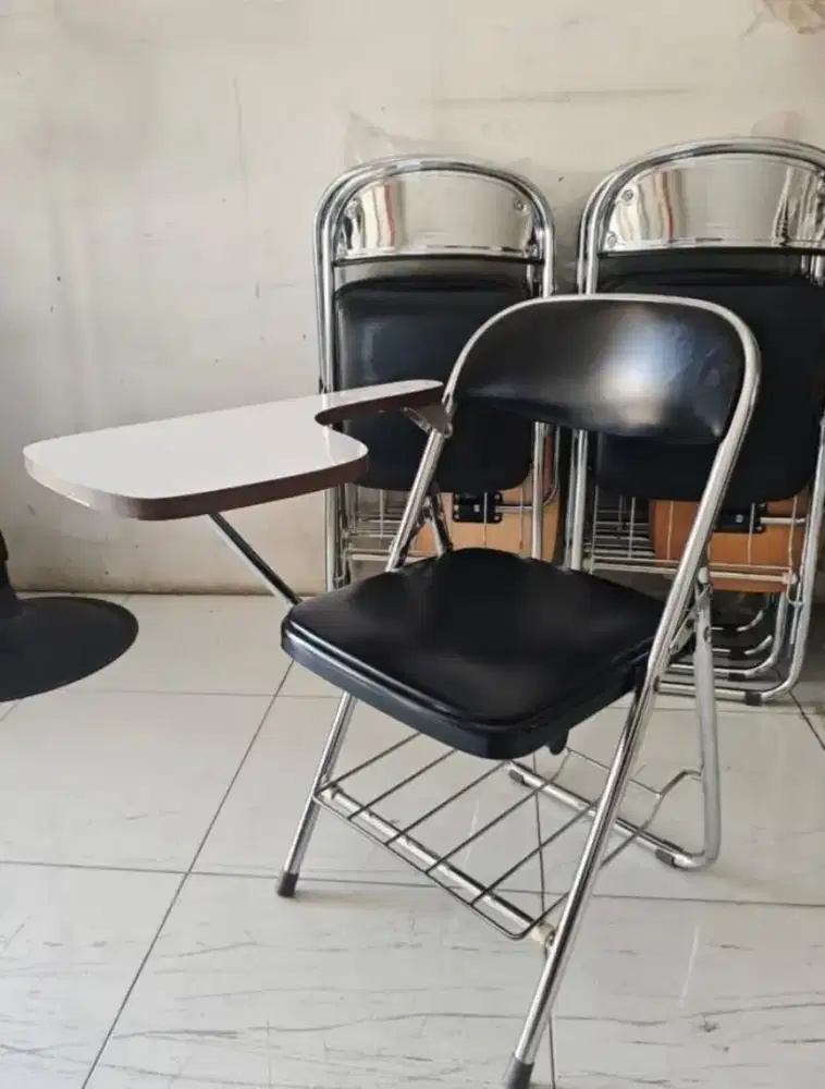 Kursi lipat kuliah tidak karatan