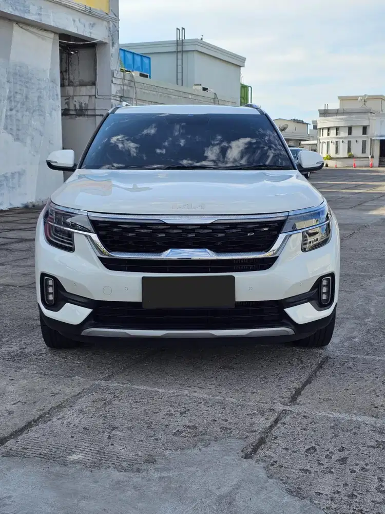 Kia seltos ex plus 2022 putih km 24 ribuan