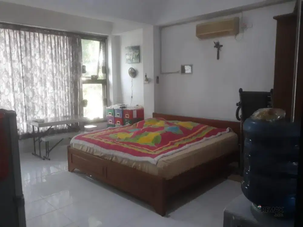 Ruko Premium 3,5 Lantai Dijual, di pusat Renon