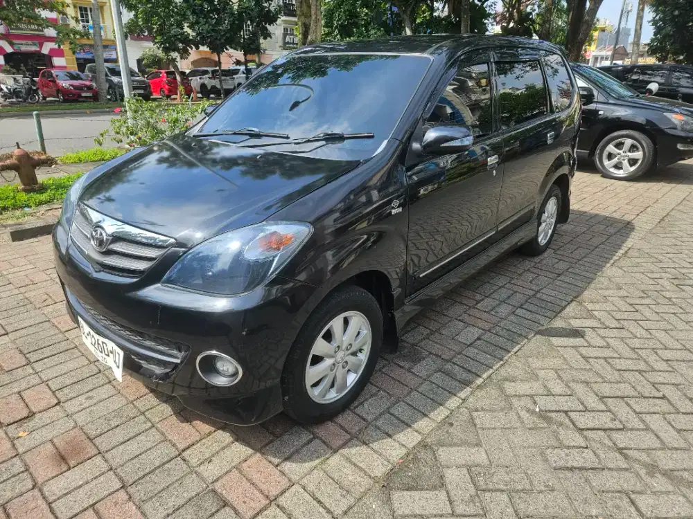 Jual toyota avanza  2010 type s
