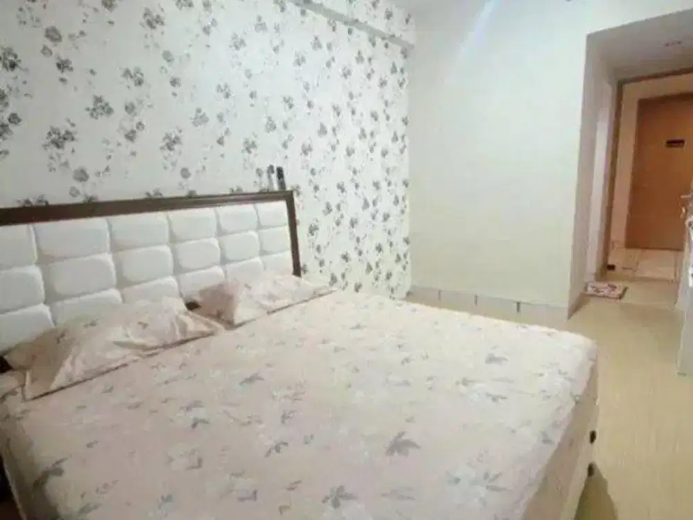 APARTEMEN CITY SQUARE MARGOREJO _Pemilik Jual Rugi_View Kolam Renang Furnished
