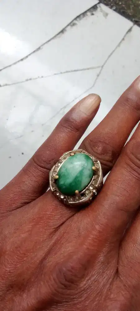 Cincin batu giok