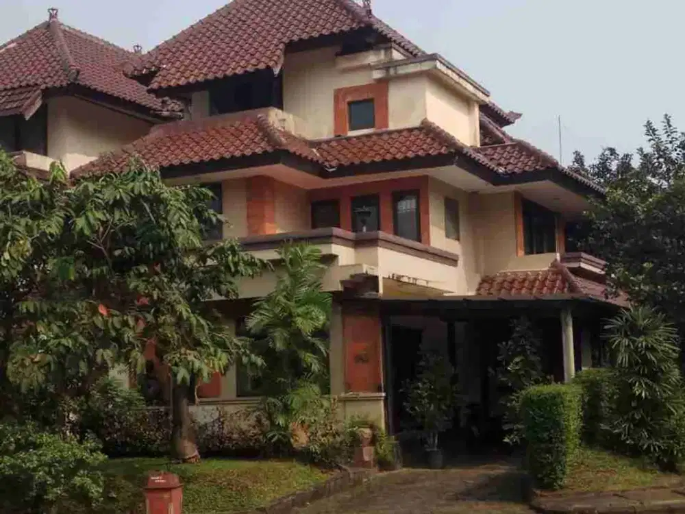 jual murah rumah dgn Fasilitas kolam renang padel butuh uang keamanan 24 jam