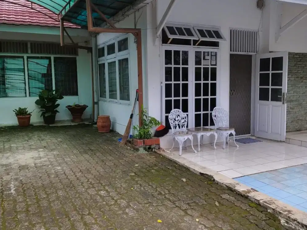 Rumah Asri Luas 756M2 Dalam Komplek Nyaman dan Strategis di Depok