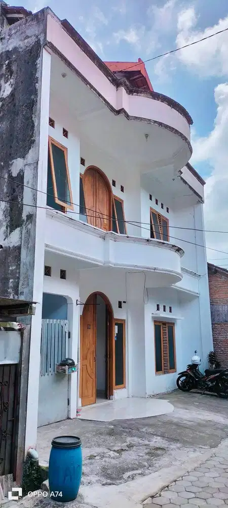 Rumah 2 lantai lokasi strategis