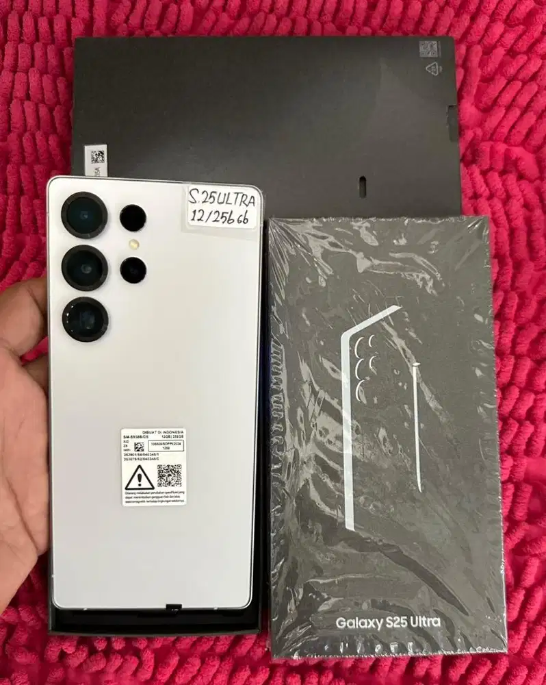 Samsung S25 ultra 12/256gb sein like new