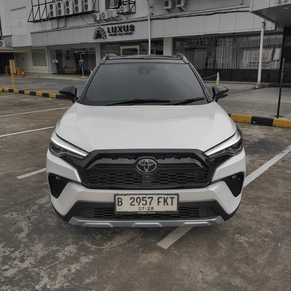 Toyota Corolla Cross 1.8 GR Hybrid 2023 putih