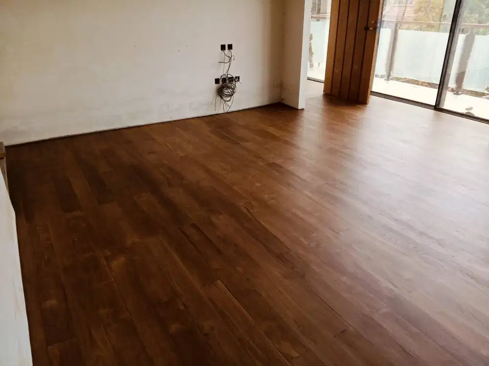 Melayani service finishing interior rumah , kusen , Pintu , meja, dll