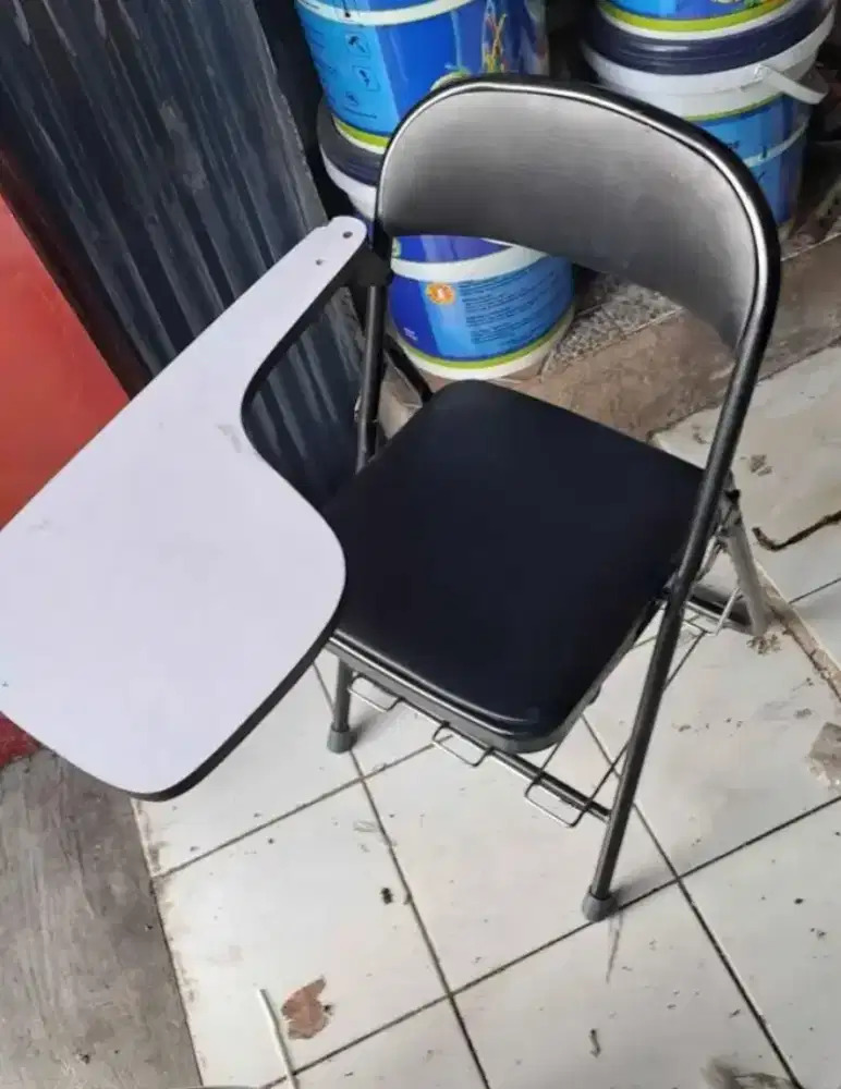 Kursi lipat kuliah rangka hitam tidak karatan