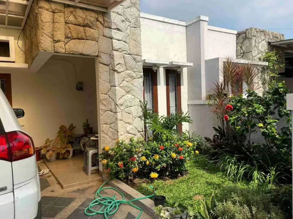Rumah Dibawah Pasar Kolam Renang Di Arcamanik Bandung