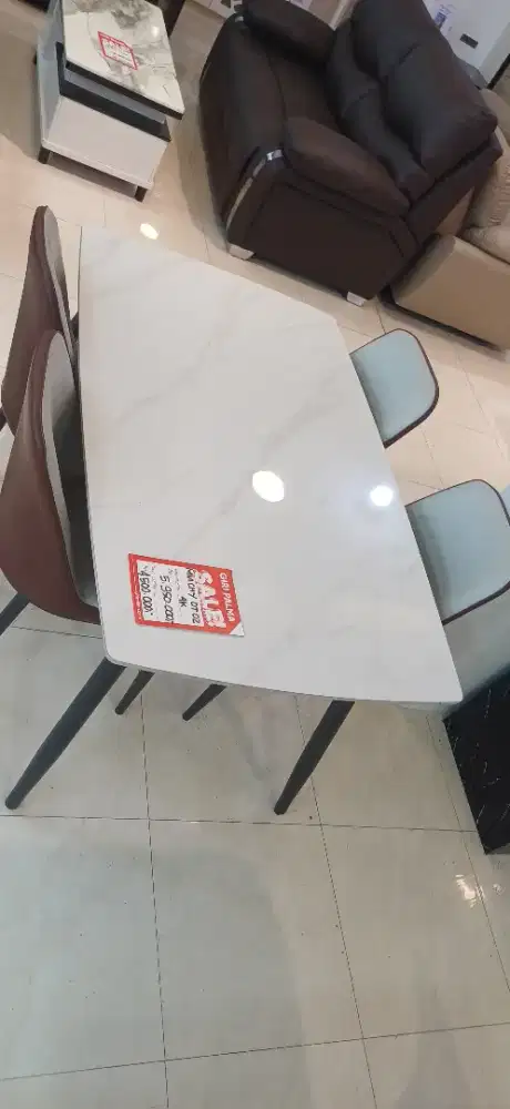 Meja Makan MCHY DT02