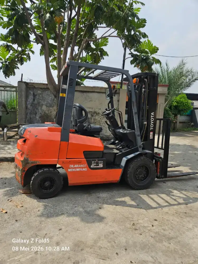 Forklift Toyota 2,5 Ton,Matic,Threelift,FDZN25,Tahun 2021 (Sideshif)