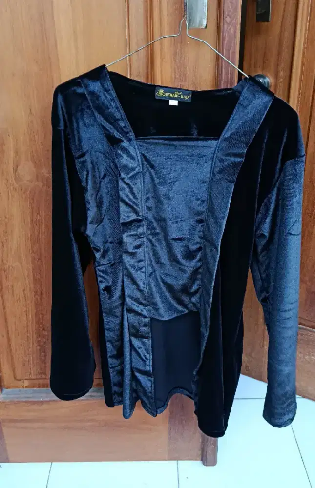 Kebaya modern adem