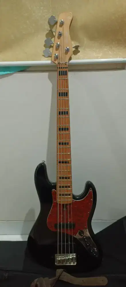 Bass custom marcus miller sire v7