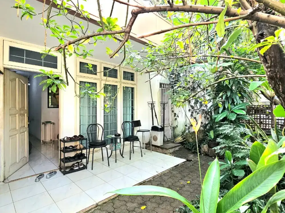Dijual Rumah Cantik Rapih Strategis Hadap Selatan Dekat Pondok Indah Mall di Pondok Indah Jaksel Lr-13157